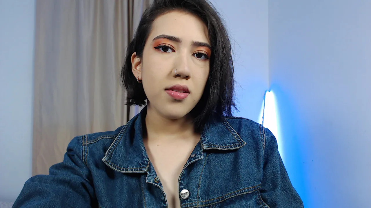 Live sex webcam photo for AuroraShyrzt #7325389