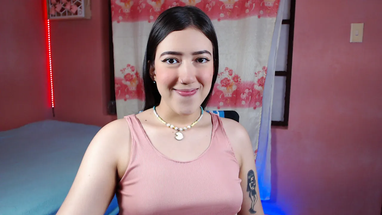 Live sex webcam photo for AuroraShyrzt #7325381