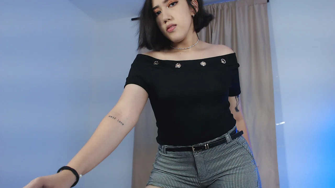 Live sex webcam photo for AuroraShyrzt #7325390