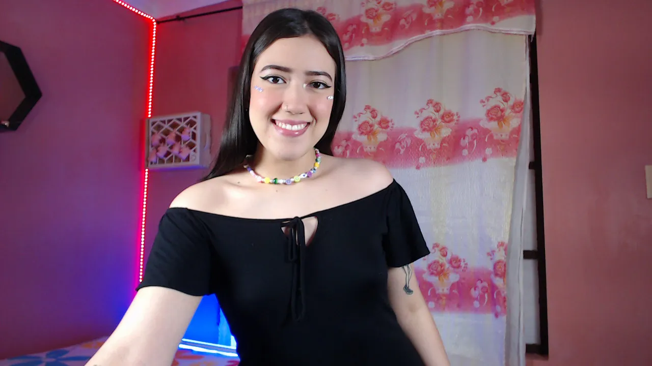 Live sex webcam photo for AuroraShyrzt #7325383