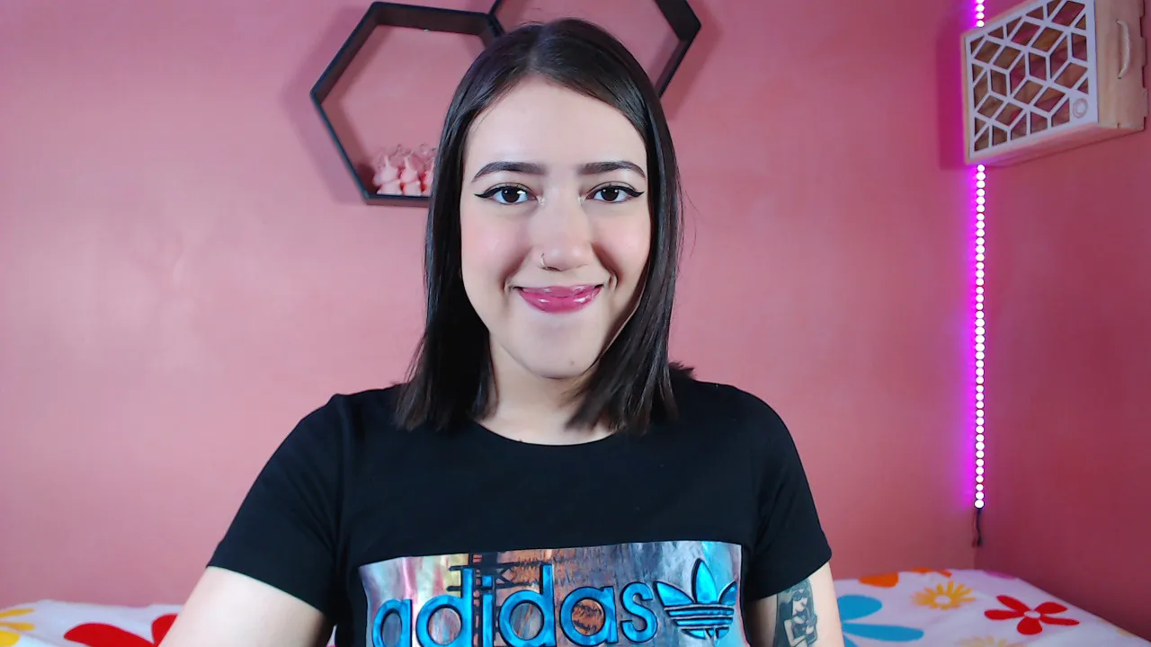 Live sex webcam photo for AuroraShyrzt #7325378