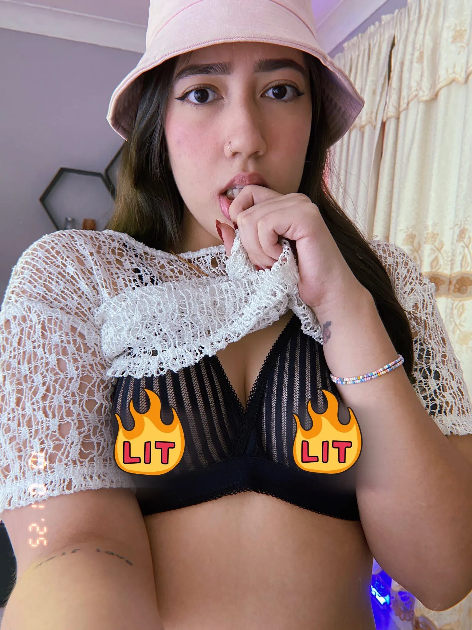 Live sex webcam photo for AuroraShyrzt #7325438