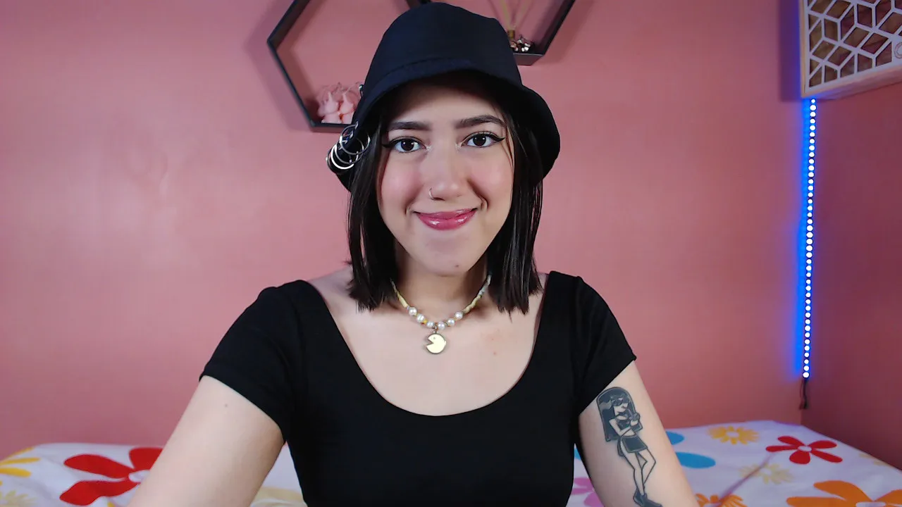 Live sex webcam photo for AuroraShyrzt #7325376