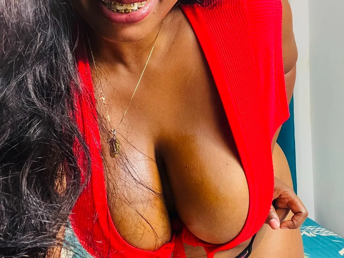 Live sex webcam photo for Kattybombxx #8672892
