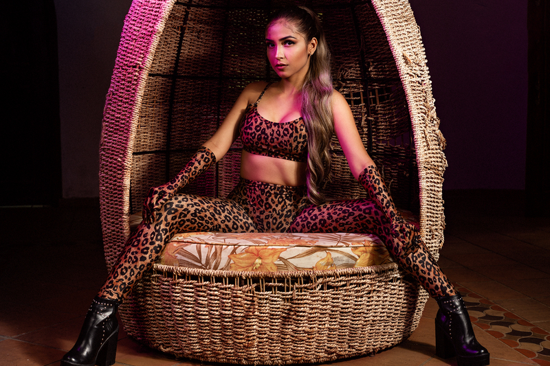 Live sex webcam photo for AprilCampbell #2115147