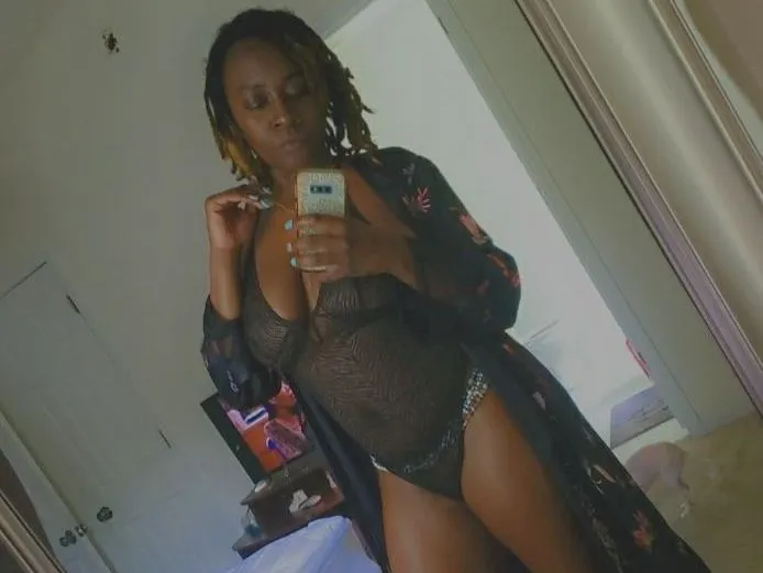 Live sex webcam photo for KrissyKreme #2433033