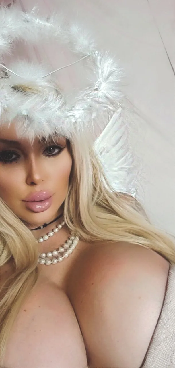 Live sex webcam photo for elyinkASMR #7310451