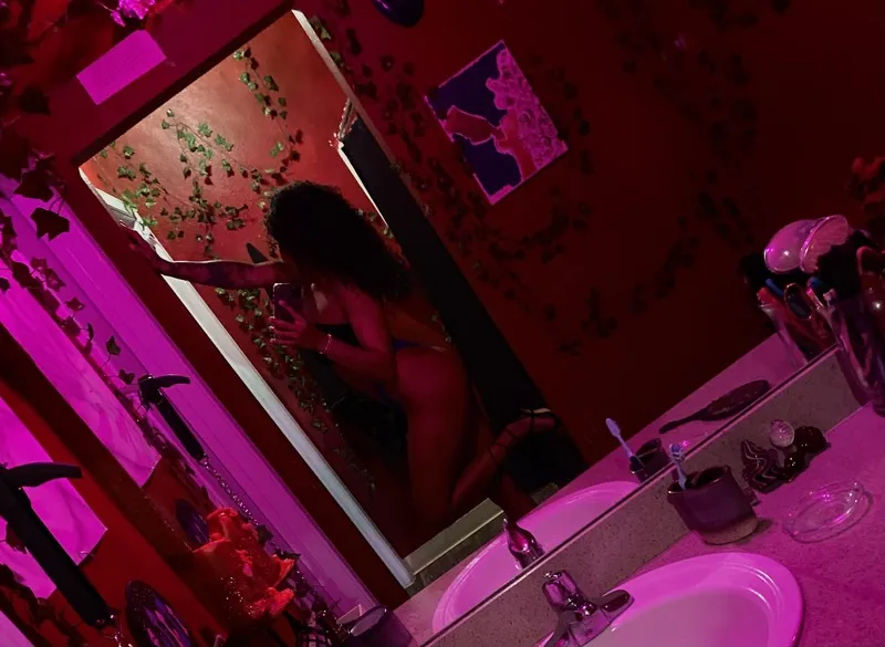 Live sex webcam photo for SarinaMercury #2185834