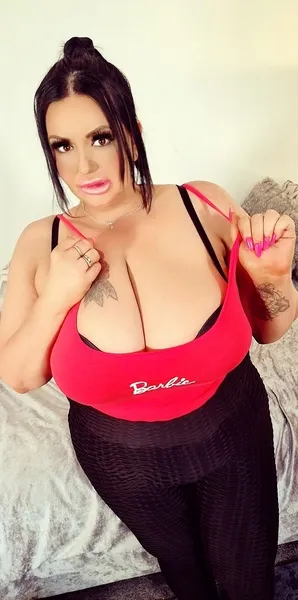 Live sex webcam photo for MiaTheMilf #3359530