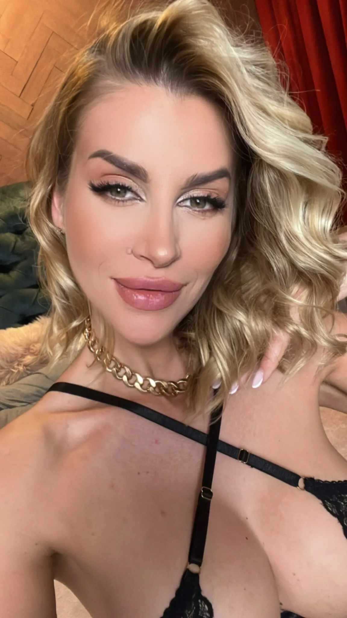 Live sex webcam photo for AneMarieArt #7923293