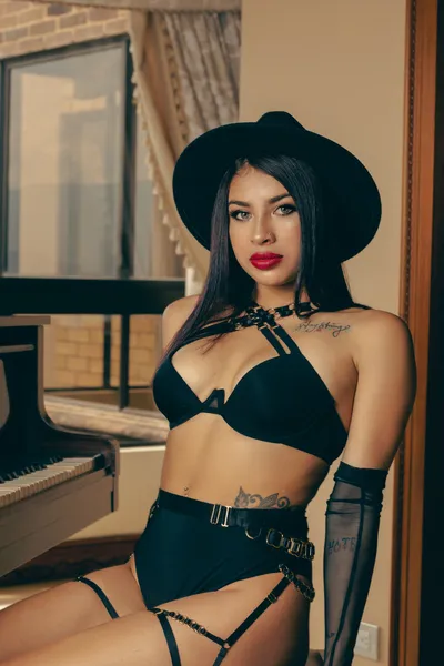 Live sex webcam photo for EmmaMontenegro #3632311