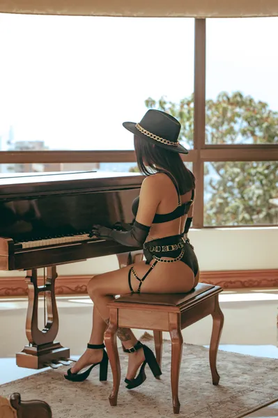 Live sex webcam photo for EmmaMontenegro #3632307