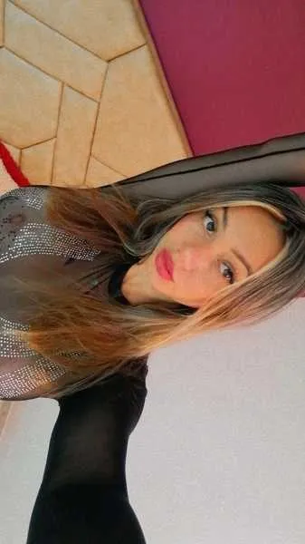 Live sex webcam photo for SophieRousso #3258557