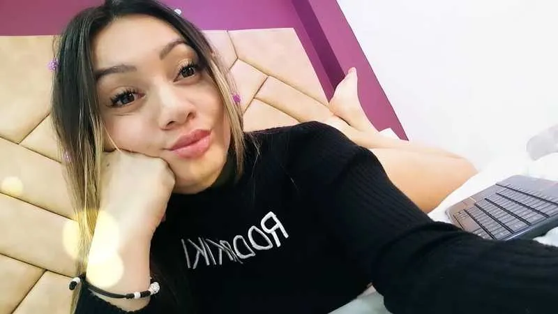 Live sex webcam photo for SophieRousso #3130788