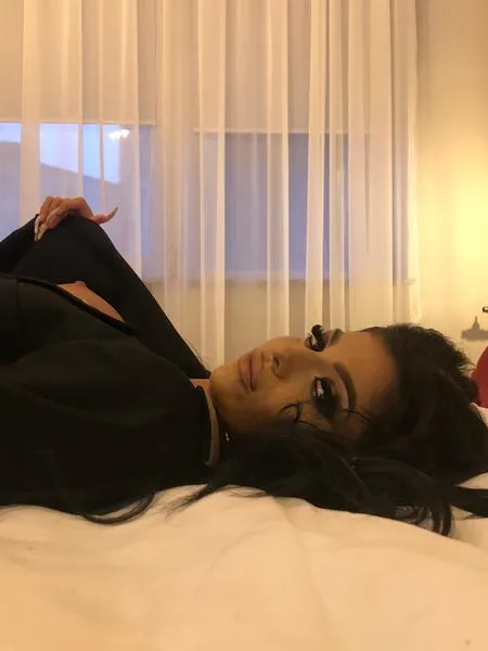 Live sex webcam photo for AngelaMysty #6075360