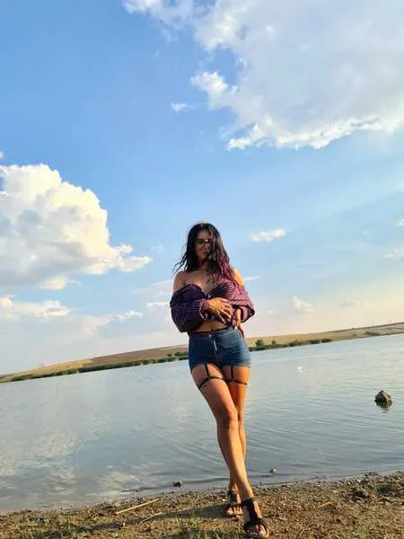 Live sex webcam photo for JadeHarris #6012683