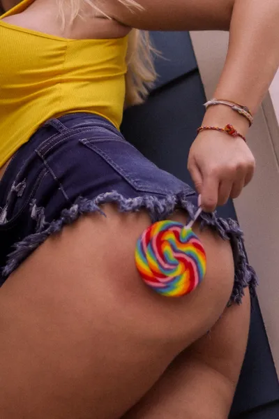 Live sex webcam photo for Queenoflove19 #6859093