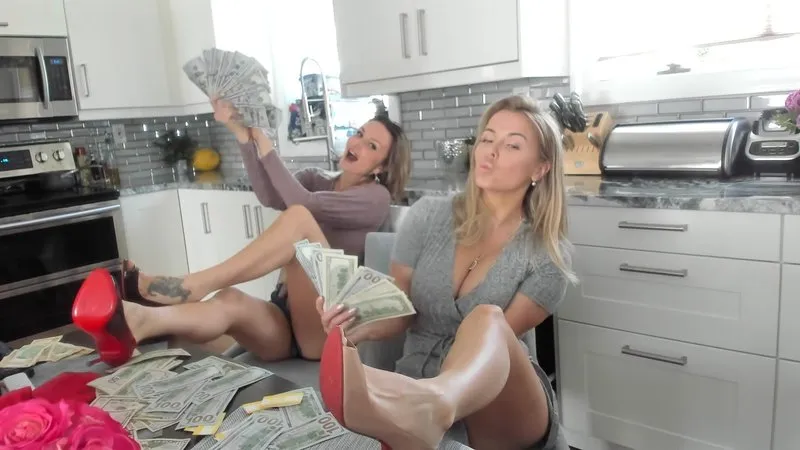 Live sex webcam photo for MissJerseylicious #2122216