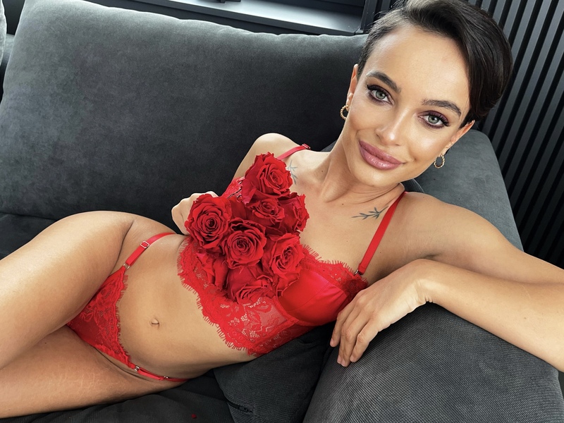 Live sex webcam photo for SierraKnight #4092404