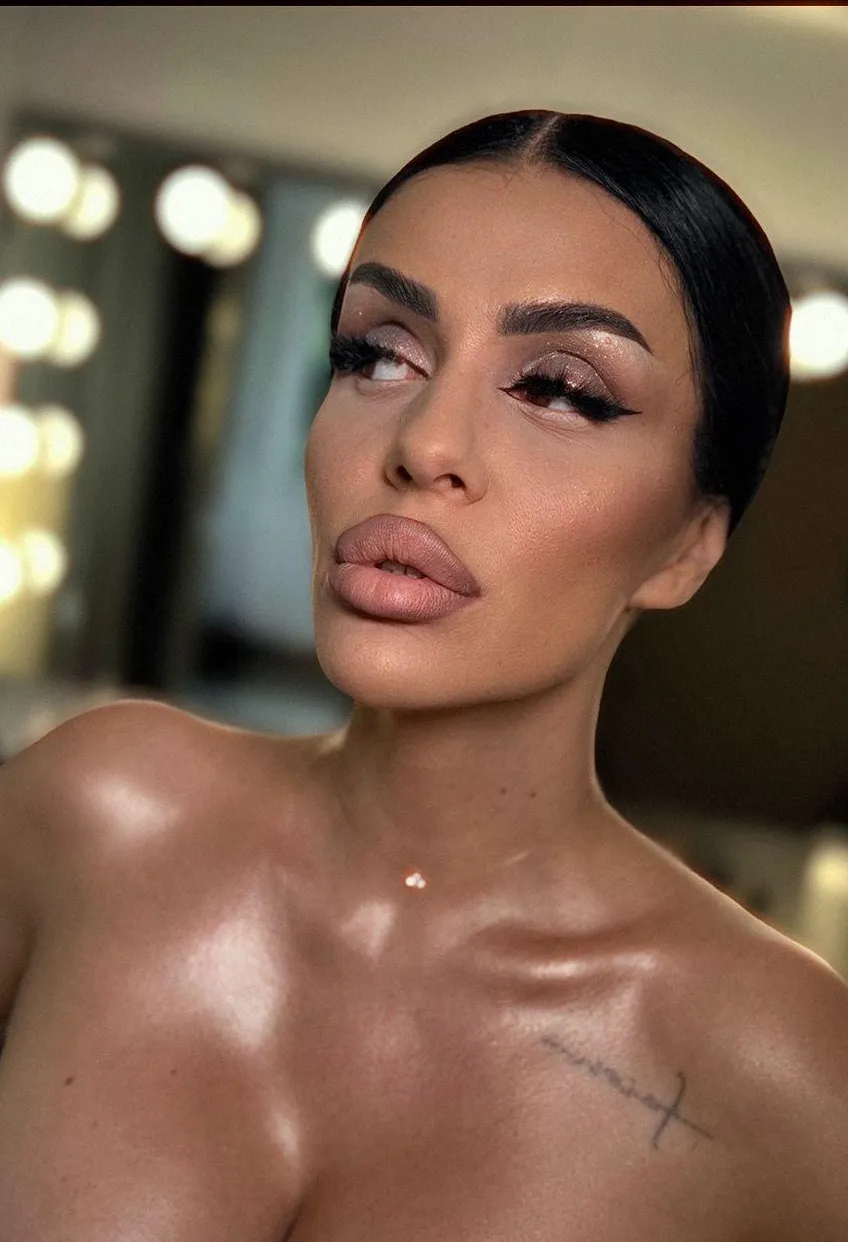 Live sex webcam photo for KimRiver #7306813