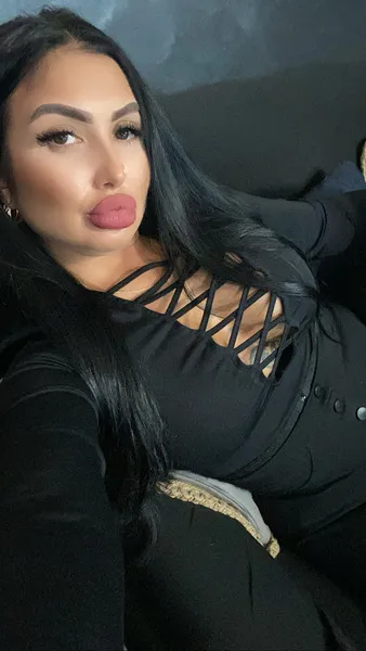 Live sex webcam photo for mistress_meryem #7488232