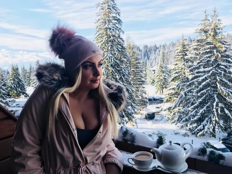 Live sex webcam photo for FoxyBlonde24 #1891789