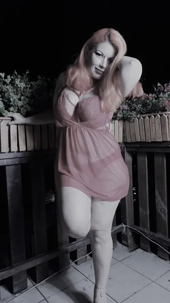 Live sex webcam photo for HellenMoon #7104256