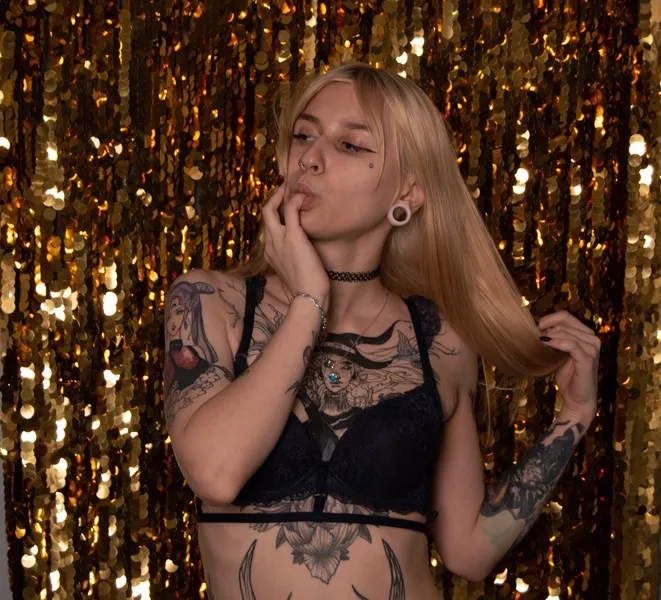 Live sex webcam photo for AlinaWhitmore #1896196