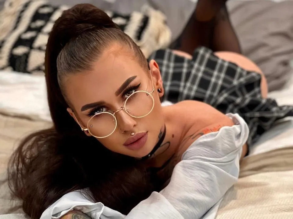 Live sex webcam photo for AlinaWhitmore #3044810