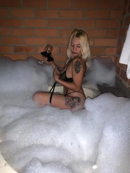 Live sex webcam photo for HellenyM #2638659