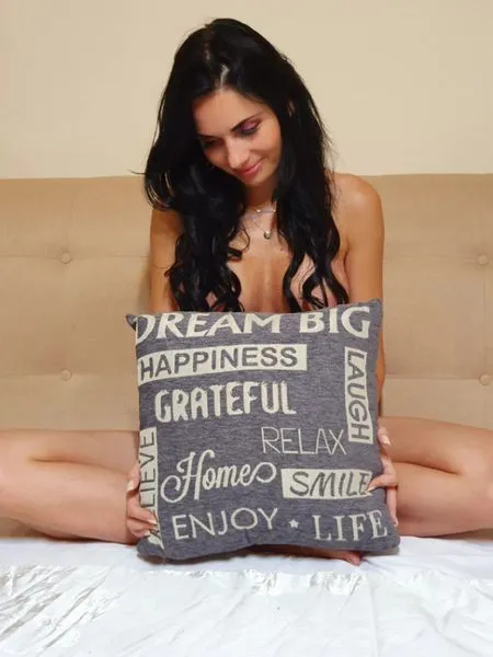 Live sex webcam photo for AryannaMoon #1709776