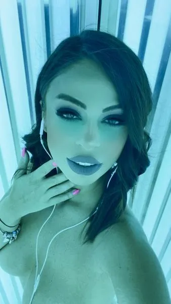 Live sex webcam photo for HayleyBlair #1789762