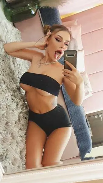 Live sex webcam photo for SophieMaeve #7788595