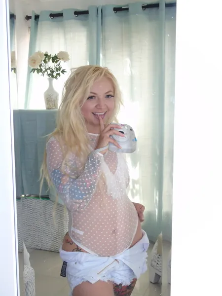 Live sex webcam photo for LittlePinkBunnny #7807736