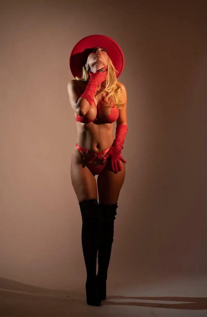 Live sex webcam photo for SarahLyne #7838046