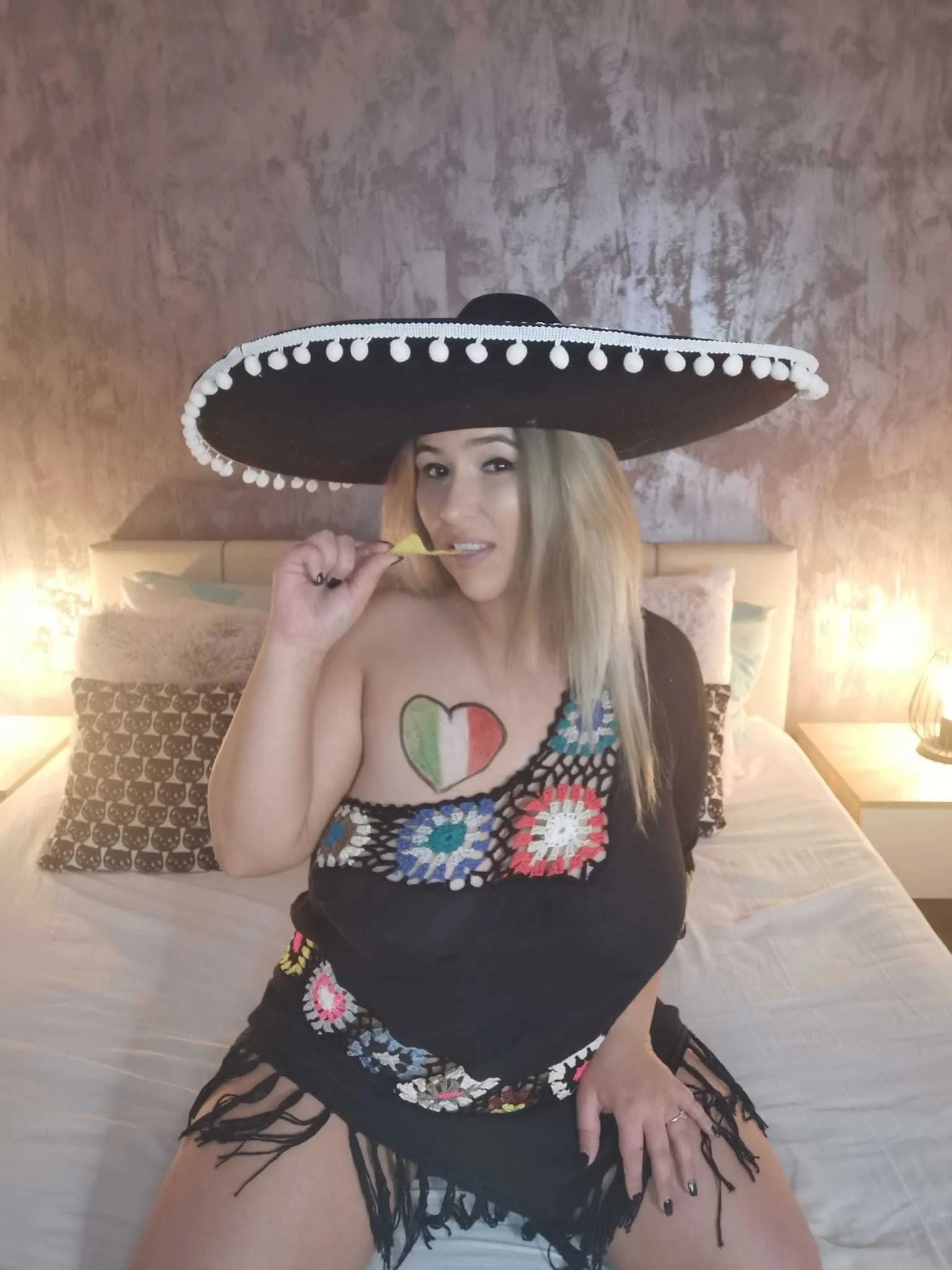 Live sex webcam photo for MoniMoon #7346766