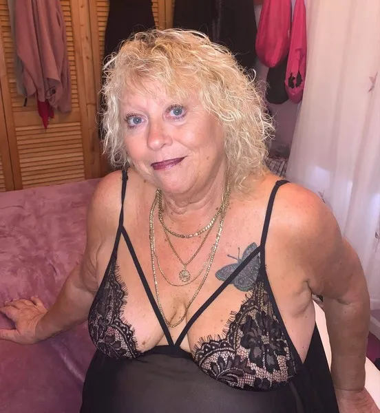 Live sex webcam photo for MandymayXX #2342792