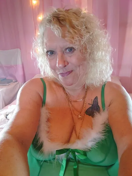 Live sex webcam photo for MandymayXX #2826026