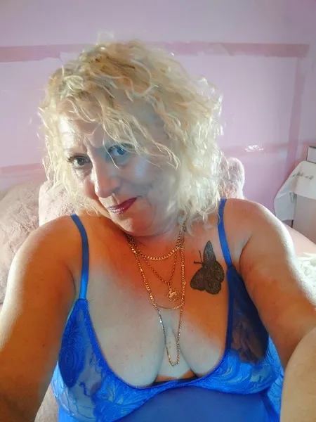 Live sex webcam photo for MandymayXX #2396610