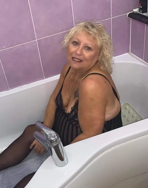 Live sex webcam photo for MandymayXX #2342788