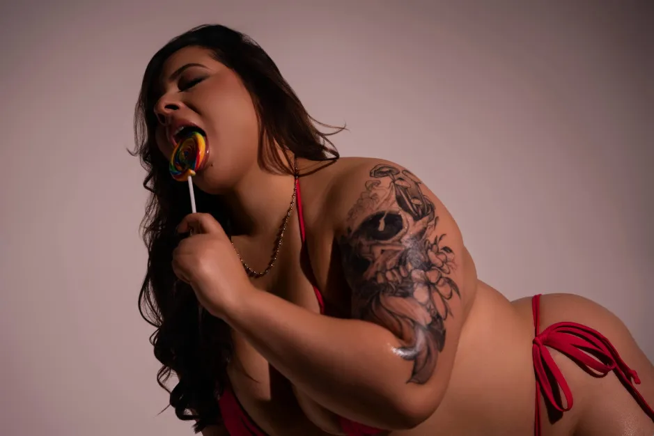 Live sex webcam photo for SophieCurvess #7143489