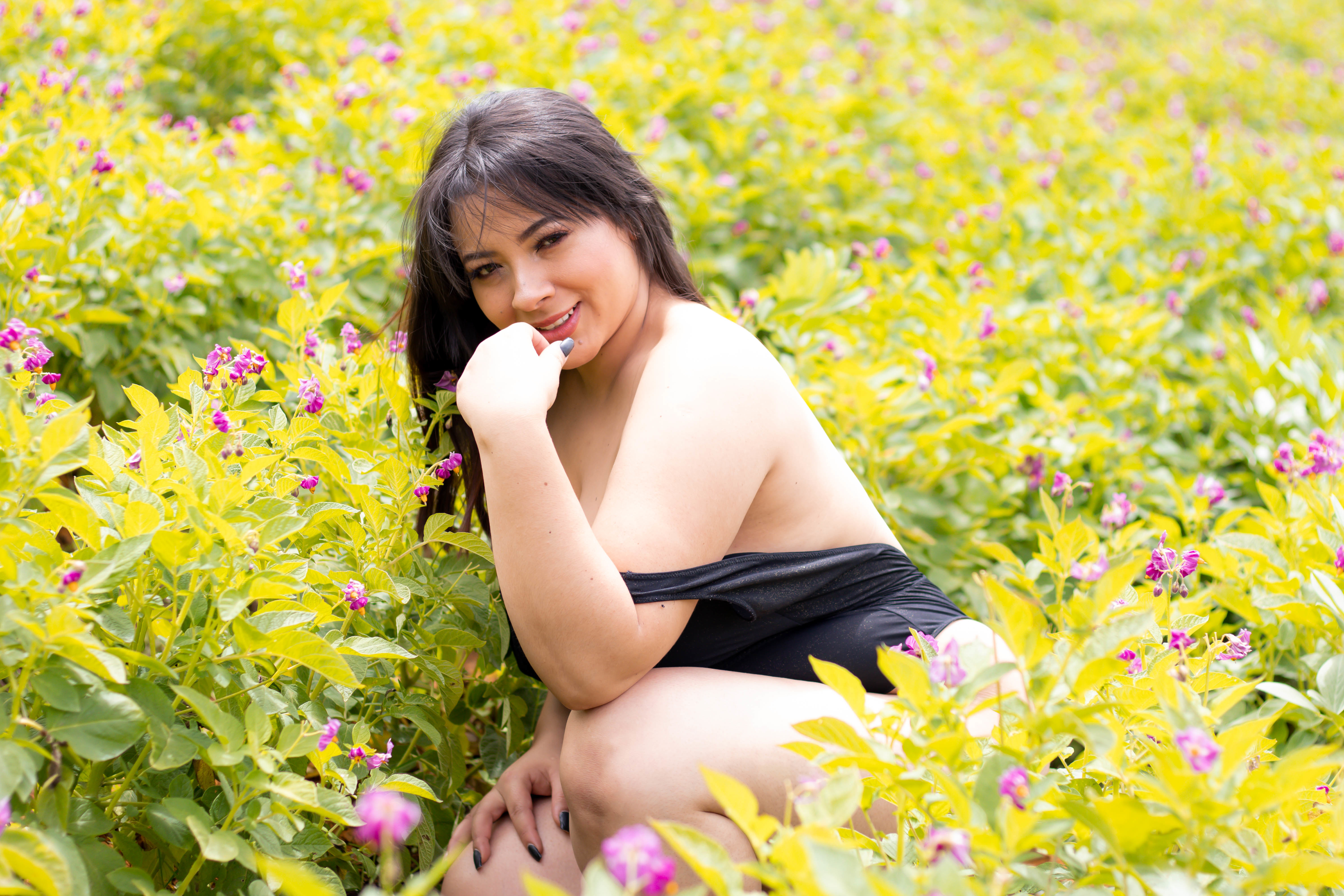 Live sex webcam photo for SophieCurvess #7143266