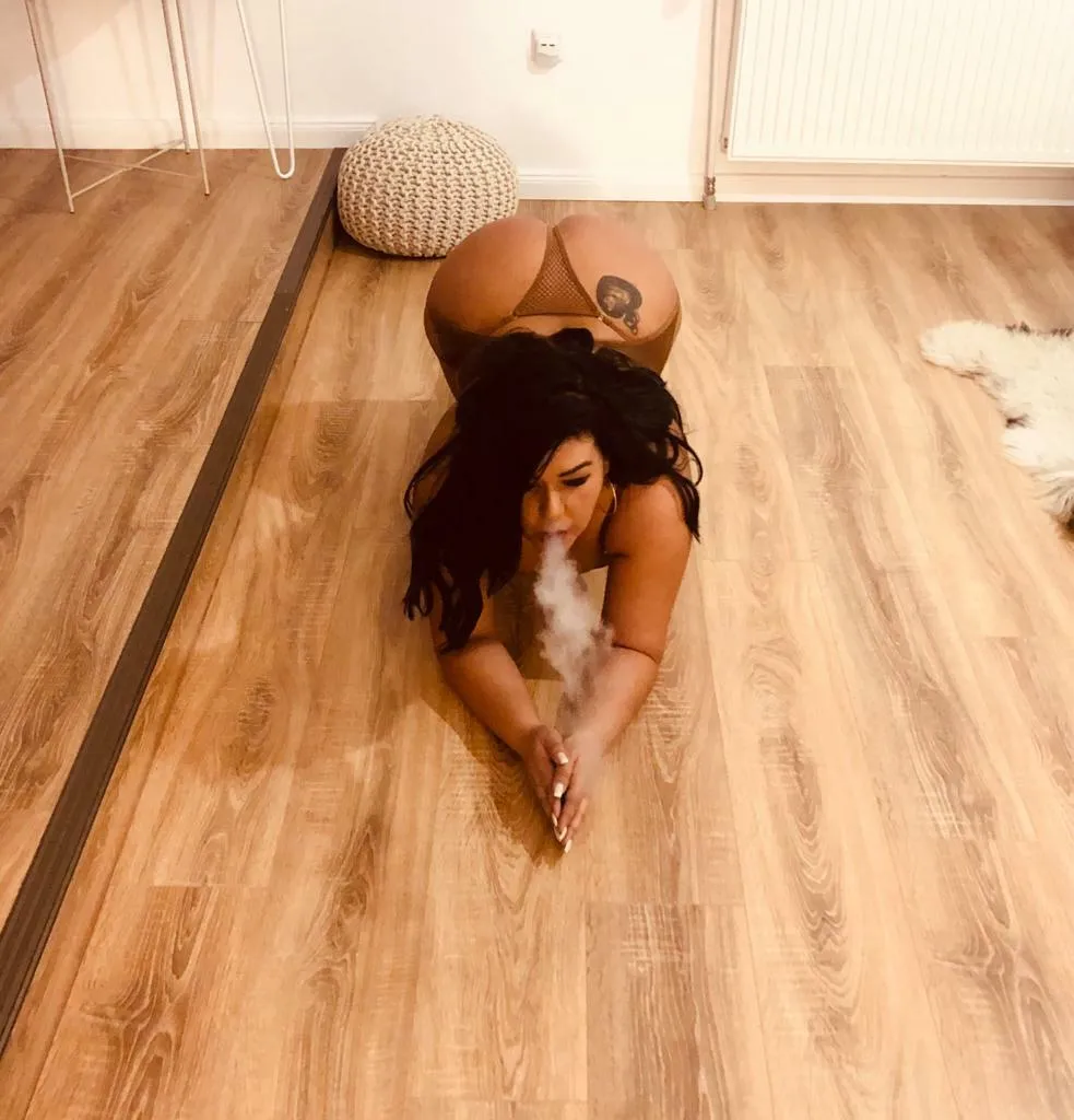 Live sex webcam photo for LustForRain #8418910
