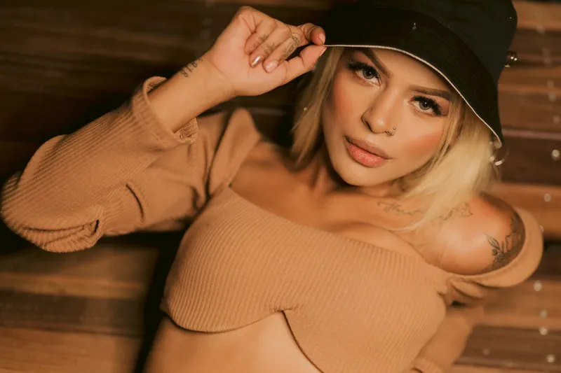 Live sex webcam photo for Amber_Johson #2454573