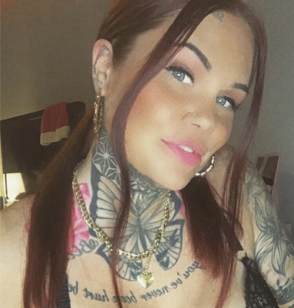 Live sex webcam photo for CarmelRoseox #1909310