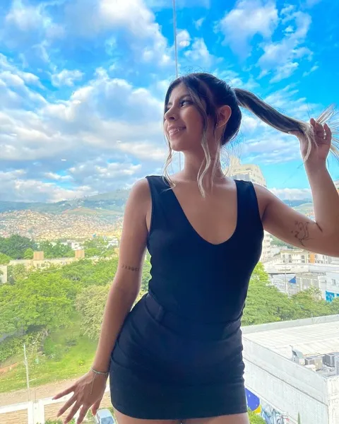 Live sex webcam photo for LisaKendall #2832998