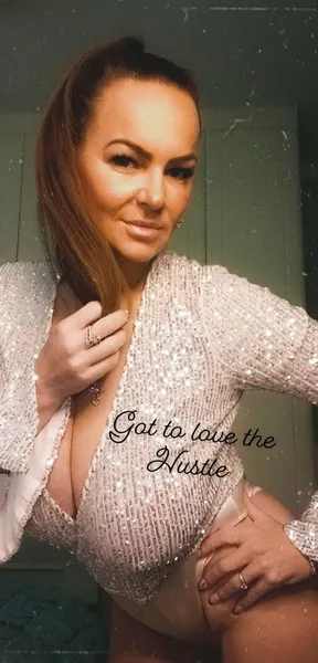 Live sex webcam photo for LaraYork #3235605