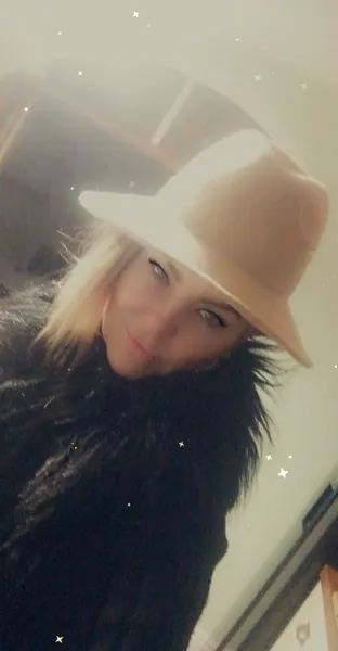 Live sex webcam photo for LaraYork #1892077