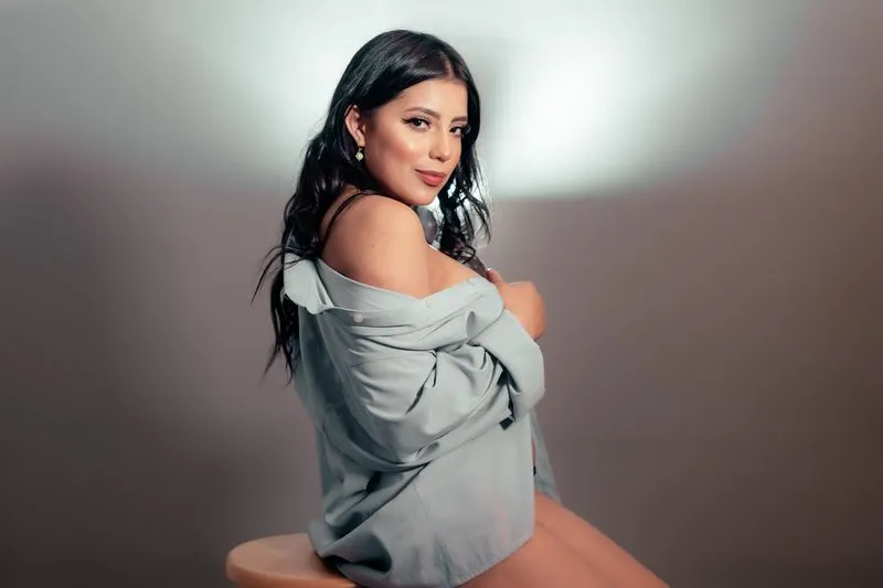 Live sex webcam photo for EmilianaRivera #1694233