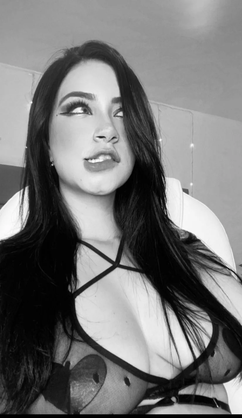 Live sex webcam photo for EmilyLu #7468967